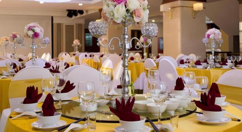 Royal Palace Hotel Tuyen Quang Exterior foto